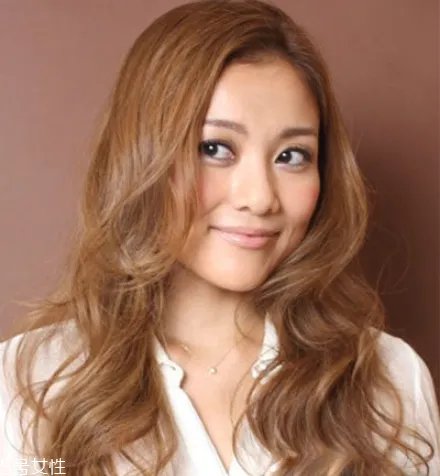 好看的长卷发发型图片 蛋糕卷发型