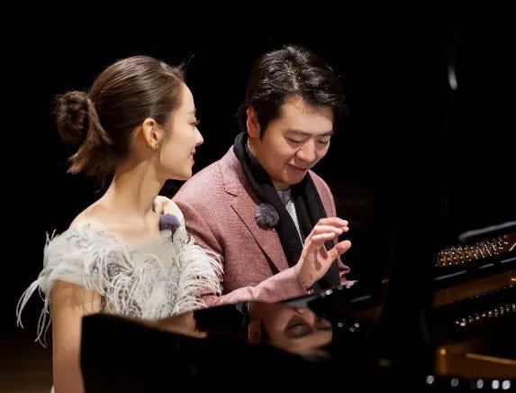 郎朗宣布吉娜怀孕，两人的相处模式你羡慕了吗？