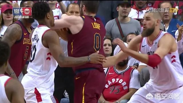 第二轮G1，骑士乐福因肘击德罗赞被追加一级恶意犯规，你怎么看待？