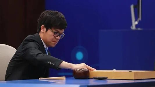 柯洁对韩国棋手已13连胜，他距离各路前辈大神还有多远距离？