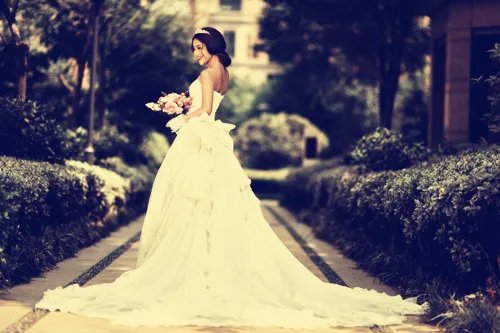 时尚婚纱图片欣赏 如何挑选时尚婚纱