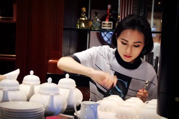 分享王凯琪中国好声音歌曲  感受“小张柏芝”的音乐之路