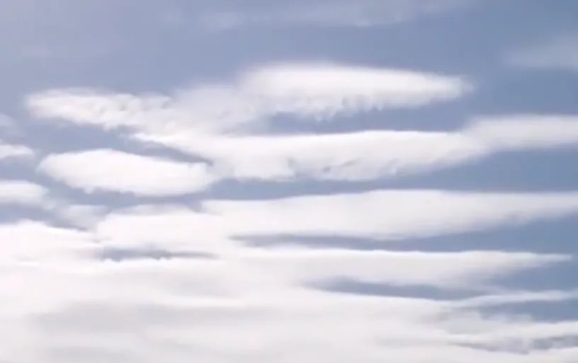 漂浮在天空中的一朵云有多重