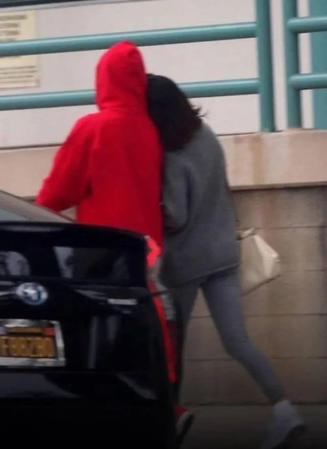 赛琳娜与盆栽哥威肯分手，贾斯汀比伯还有希望吗？