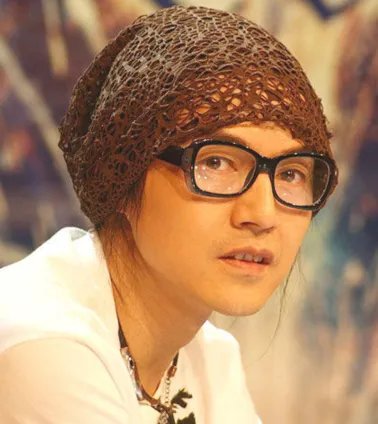 周劲松《选美》爆红网络 原创歌曲引话题