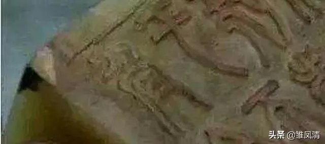 太子妃和皇上在树上玩耍他们不在乎风言风语