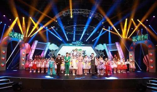 国庆节晚会几点开始？