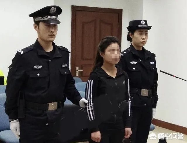 怎么看待小偷进便利店行窃被女店员敲诈勒索万余元？