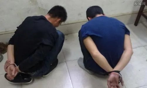 能否具体介绍一下“连偷邻居4次外卖”这件事情？