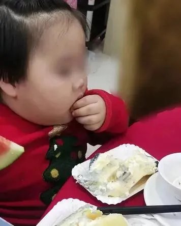 把三岁女孩喂到70斤的家长是什么心理？