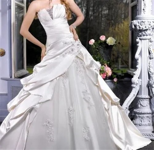 出租婚纱礼服多少钱  租赁婚纱注意事项