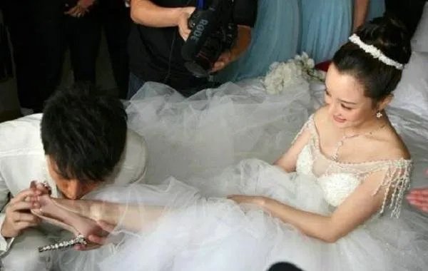 成年人有哪些卑微的瞬间，既让人无奈又心疼？