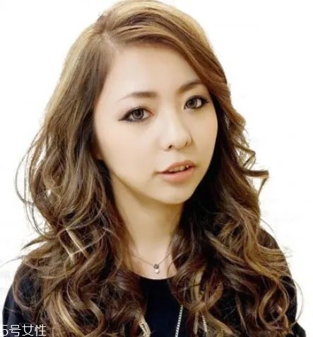 好看的长卷发发型图片 蛋糕卷发型