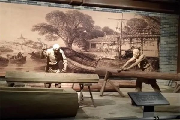 中国的棺材一头高一头低,有什么讲究吗?