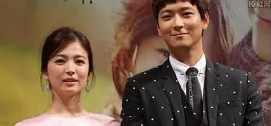 刘亚仁为什么还不入伍 刘亚仁宋慧乔澄清恋情