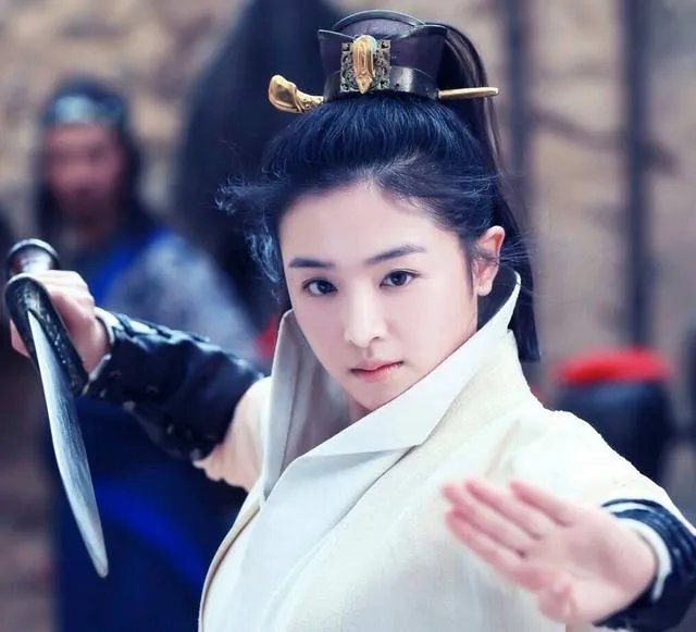 张含韵撞脸石原里美，那么她能像十元那样从事业低谷逆袭翻红吗？