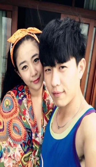 看非诚勿扰官晶晶微博近况 大秀幸福娇艳美照