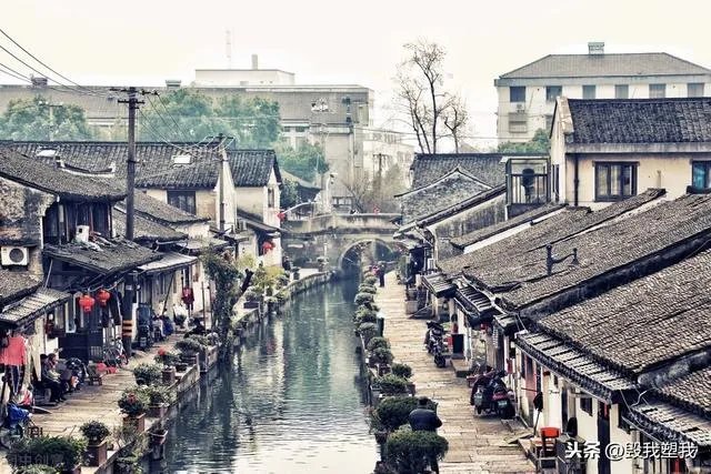 游某一地，在当地租房住一个月，然后深度游，可行吗？有何好建议？