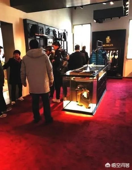 王宝强陪父母逛街买衣服，而我们孝顺了我们的父母吗？