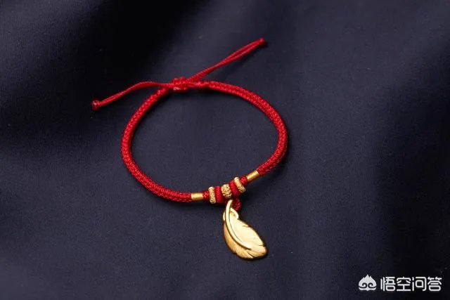 很多品牌的黄金饰品设计都非常土气,国内哪个品牌的黄金饰品设计最脱俗?