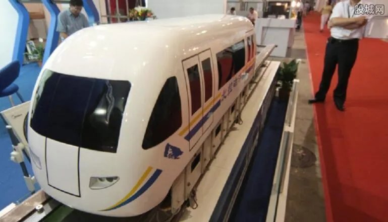 乘警抓获高铁惯偷 过年买票搭高铁要注意什么问题