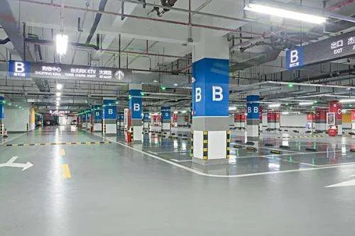 建地下车库供家长接送孩子，学校此举的目的是什么？