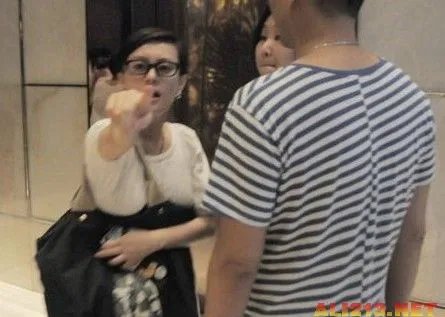 大男子成小跟班 盘点娱乐圈里的“母老虎”