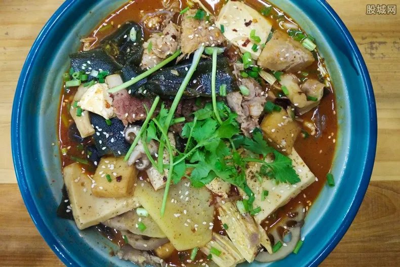 张亮麻辣烫称无权干涉杨国福 并表示麻酱不收费