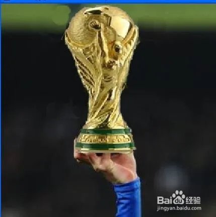 PS一张梅西高举世界杯的图片