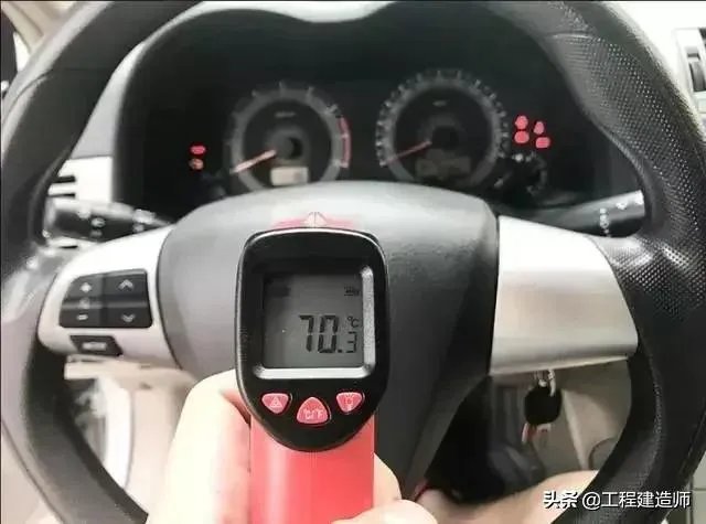 山东菏泽1岁娃被锁车内，民警要砸窗救人，孩子妈妈坚持“再等等”，她想等啥？