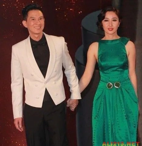 大男子成小跟班 盘点娱乐圈里的“母老虎”