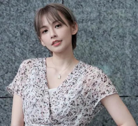 《我们不能是朋友》韩可菲是谁演的？扮演者个人资料介绍