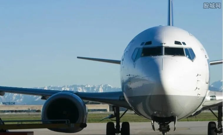 国航备降航班郑州 乘客描述当时惊魂一刻