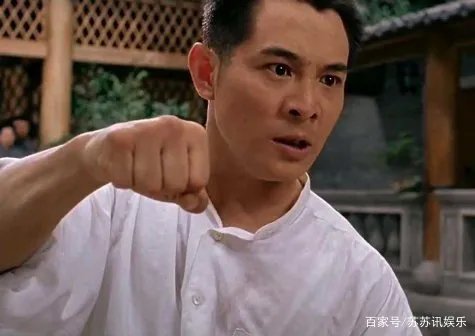 李连杰对利智一见钟情,结婚三年后抛弃前妻,他的前妻现在生活的怎么样了?