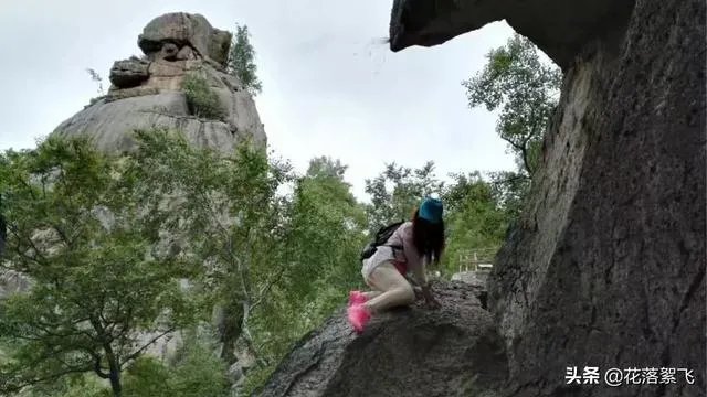 老人在树林里做见不得人的事