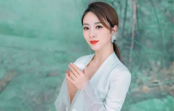 李思思个人资料及背景 李思思的老公男友