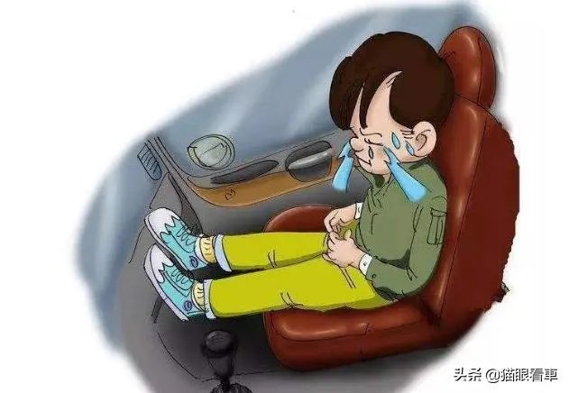 山东菏泽1岁娃被锁车内，民警要砸窗救人，孩子妈妈坚持“再等等”，她想等啥？