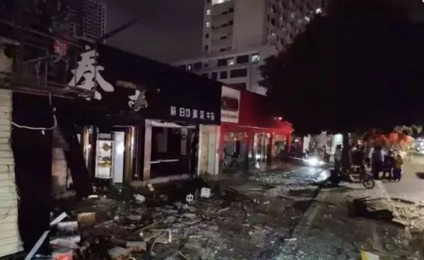 广东一沙县小吃店发生爆炸,多人被炸飞到马路,怎么造成的?