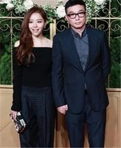 盘点张靓颖家变涂鸦板 与男友冯轲公布恋情后被曝有第三者