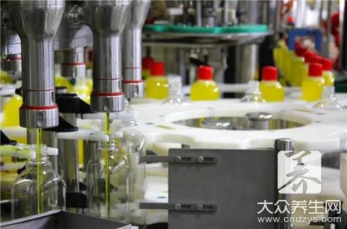 白色旅游鞋变黄怎么办