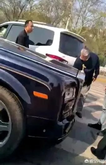 江西一SUV撞上劳斯莱斯，关于这种豪车车祸你觉得应该怎么赔？