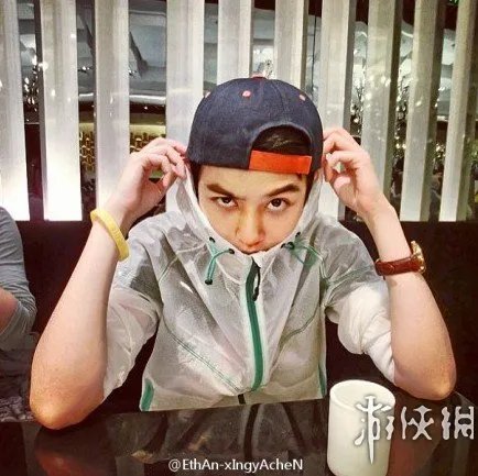 中国90后最帅女孩邢雅晨走红 帅过吴彦祖秒杀吴亦凡