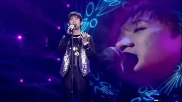 才子模仿黄家驹震惊全场中国好声音 看看家驹“重现”世间