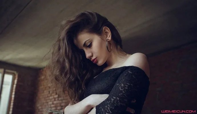 一个男人强吻你嘴巴而且吻很久说明什么 男朋友强吻你嘴巴说明什么