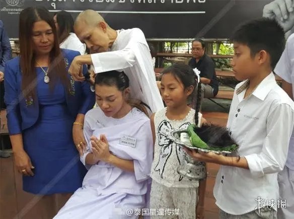 泰国女星出家为尼 性感