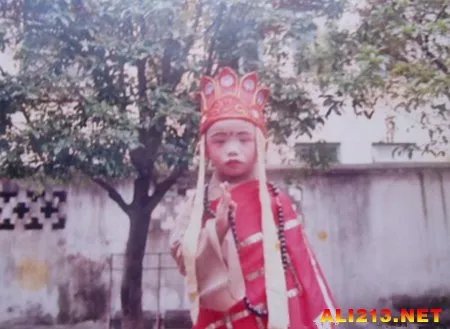想当初贫僧也是驱魔人 那些不堪回首的童年照片
