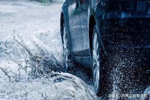 在郑州地铁5号线车厢里给大家鼓劲儿的女子去世了，她是如何“掉队”的？