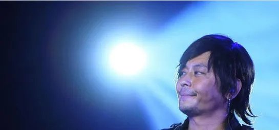 王杰的嗓子是被谁下的毒?是不是得罪了谁?