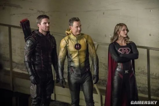 DC四剧联动衍生片《地球X的危机》大量剧照 小闪大婚 邪恶绿箭、超女、闪电侠、纳粹搅局