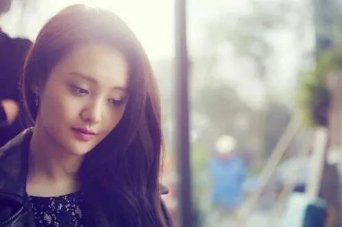 郑爽拍吻戏被骂 郑爽爸爸歌厅撩妹